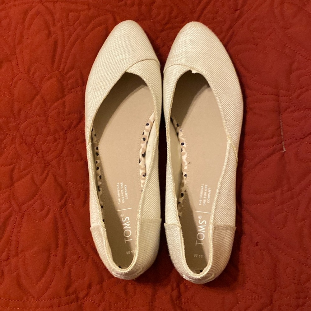 Women’s shoes size 11. Never worn
